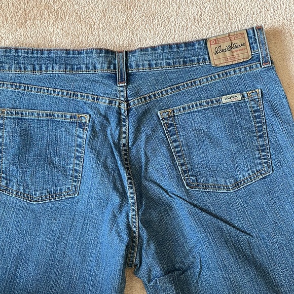 Levi’s Misses Stretch Mid Rise Straight Leg, size 14 short,  Dressy or Casual! - Picture 6 of 7